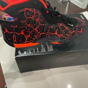 Nike Little Posite One size 5.5 kids , worn once . Great condition.